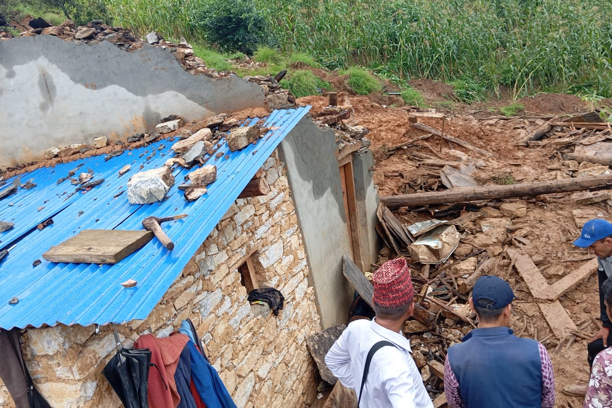 डेढ वर्षपछि बाढीपहिरोले क्षति पुर्याएको  घरको पुनर्निर्माण गर्न अनुदान सिफारिस