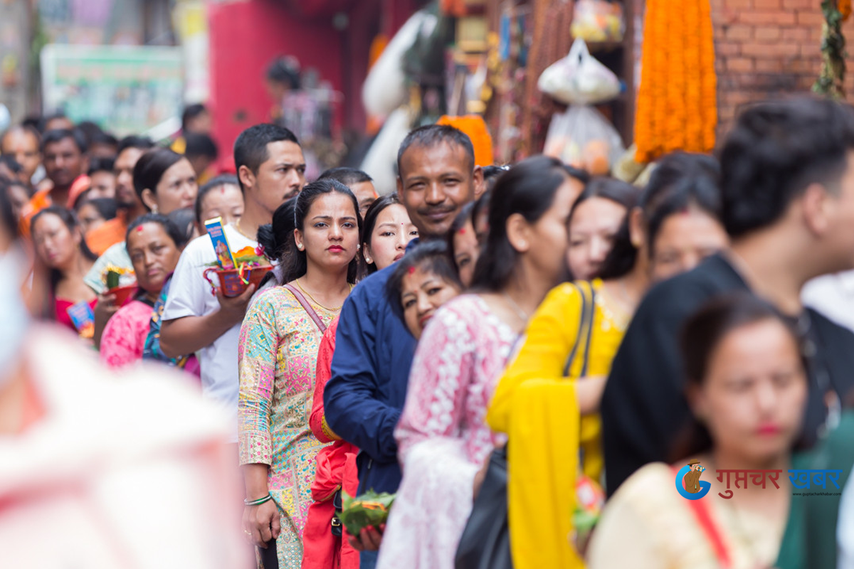 साउनको अन्तिम सोमबारः बोलबम यात्रा गर्न भक्तजन सुन्दरीजलमा साउनको अन्तिम सोमबारः बोलबम यात्रा गर्न भक्तजन सुन्दरीजलमा