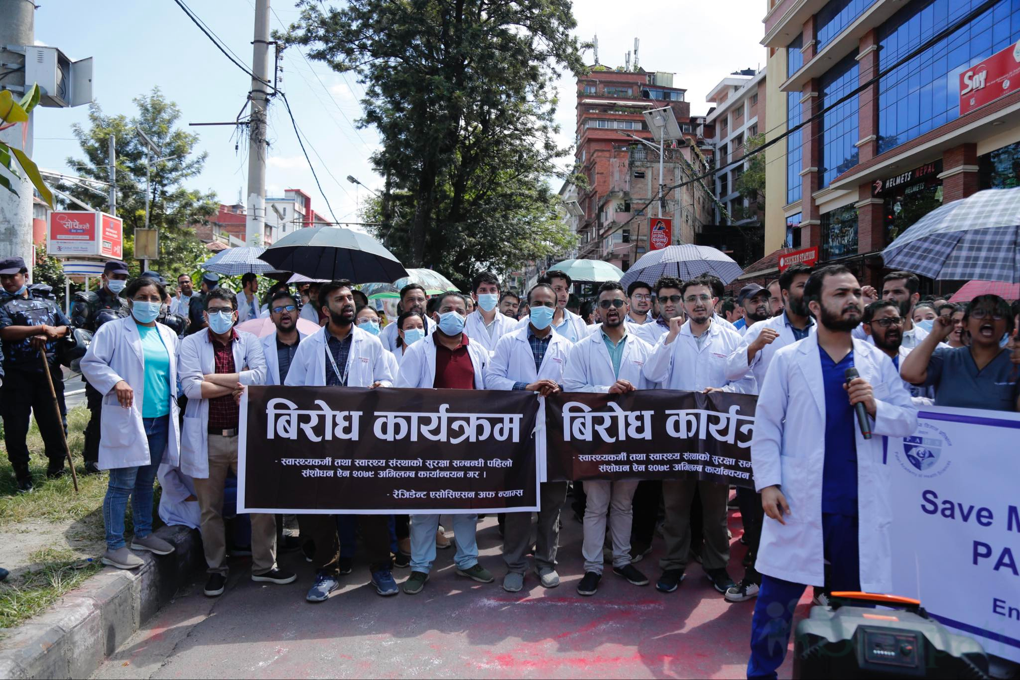 चिकित्सा शिक्षा आयोगको बैठक आज बस्दै, आन्दोलनरत चिकित्सकका मागबारे छलफल हुने