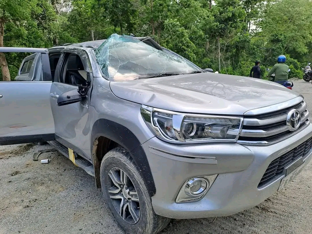 कोशीका सांसदहरु चढेको गाडी दुर्घटना