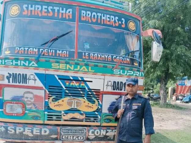 अवैध सामानसहितको ट्रक प्रहरी नियन्त्रणमा