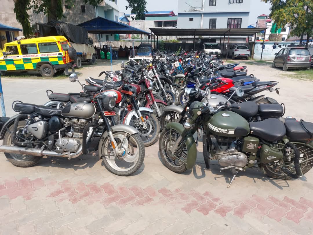 ट्राफिक नियम उल्लंघन गरी चलाएका  सवारि साधनहरू कारवाहीमा 