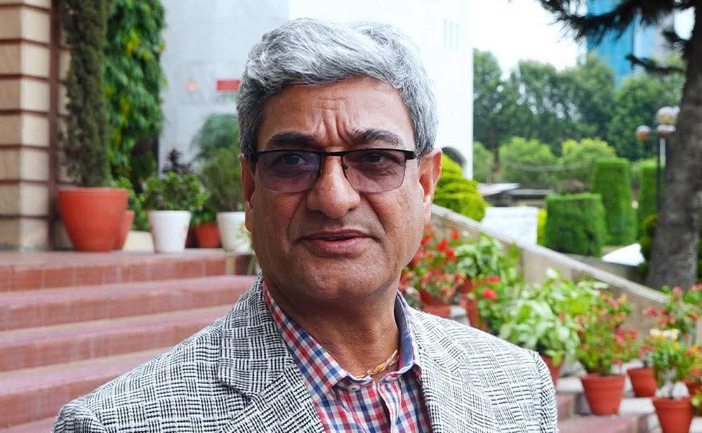 गृहमन्त्री लेखकलाई पदबाट निलम्बन गर्न प्रधानमन्त्री कार्यालयमा निवेदन दर्ता