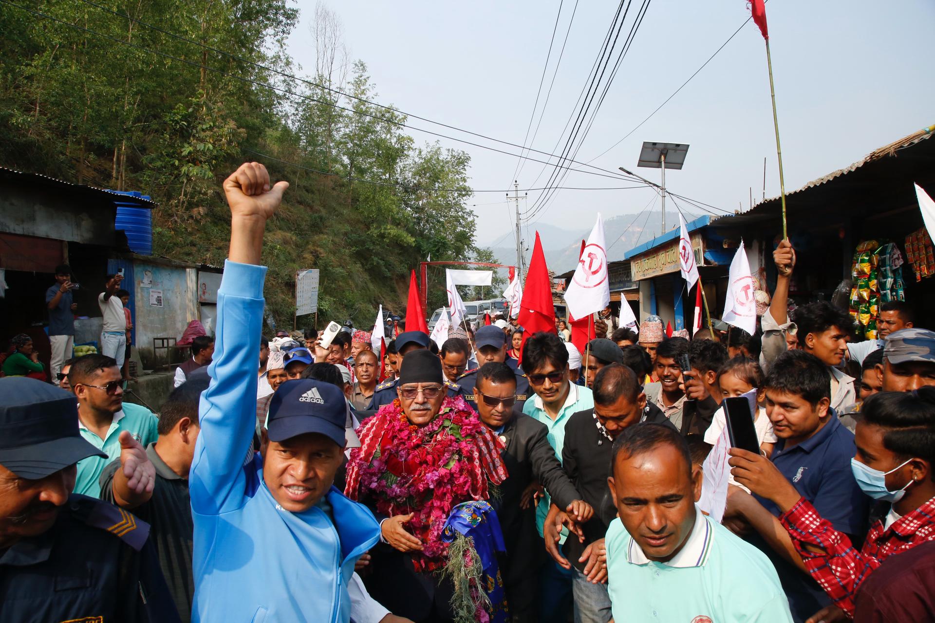 प्रचण्ड नेतृत्वको माओवादी अभियान कर्णालीमा, झण्डा हस्तान्तरणसँगै नयाँ चरणको सुरुवात