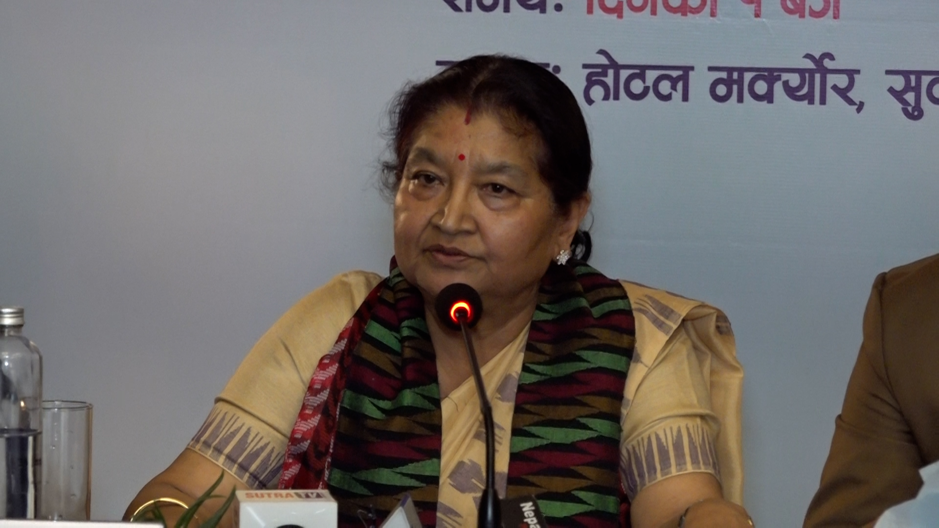 ‘निभ्न लागेको बत्ती सरह भइसकें, राजनीतिमा आउने सोच छैन् ; राधिका शाक्य