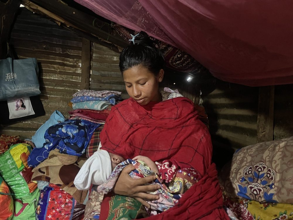 आलेख : अन्तरजातीय विवाहको चोट खेप्दै मनिका परियार, घरबाट निकालिएको गुनासो
