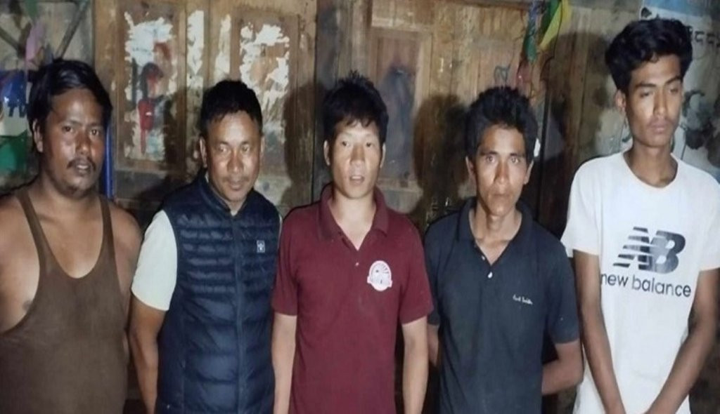 बाढीमा फसेका पाँच जनाको उद्धार