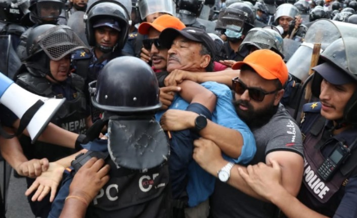 राजावादीको आन्दोलनले विद्यालय अगाडि हुने चर्को नारा जुलुस र आवाजले पढाइमा असर परेपछि सिफलको विद्यालयले गुहार्‍यो प्रशासन