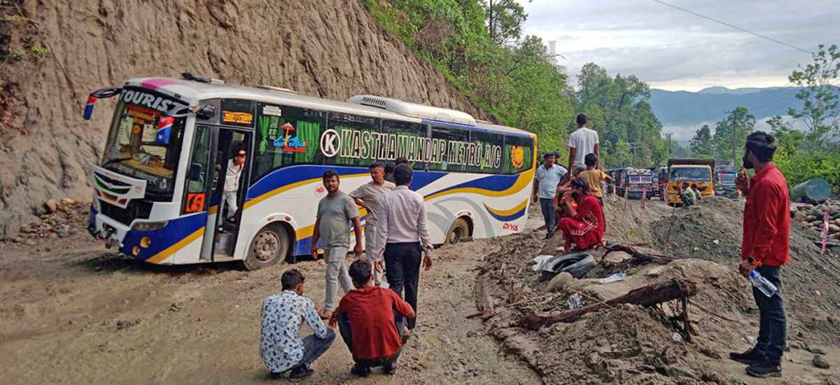 पाँच स्थानमा एकतर्फी सडक सञ्चालन, ६ स्थानमा राजमार्ग पूर्णरूपमा अवरुद्ध