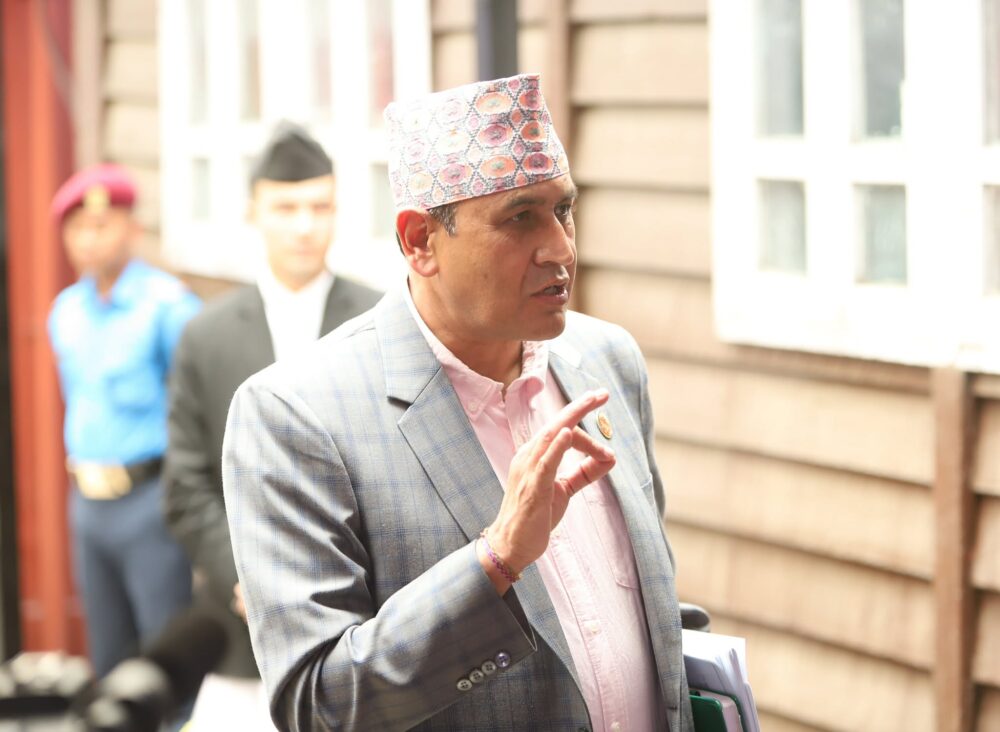 सभापति खतिवडाको राजीनामा माग गर्दै नेकपा एमाले