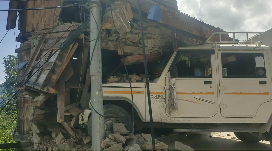 हुम्लामा गाडीको ब्रेक फेल भएर घरमा पसेपछि... 