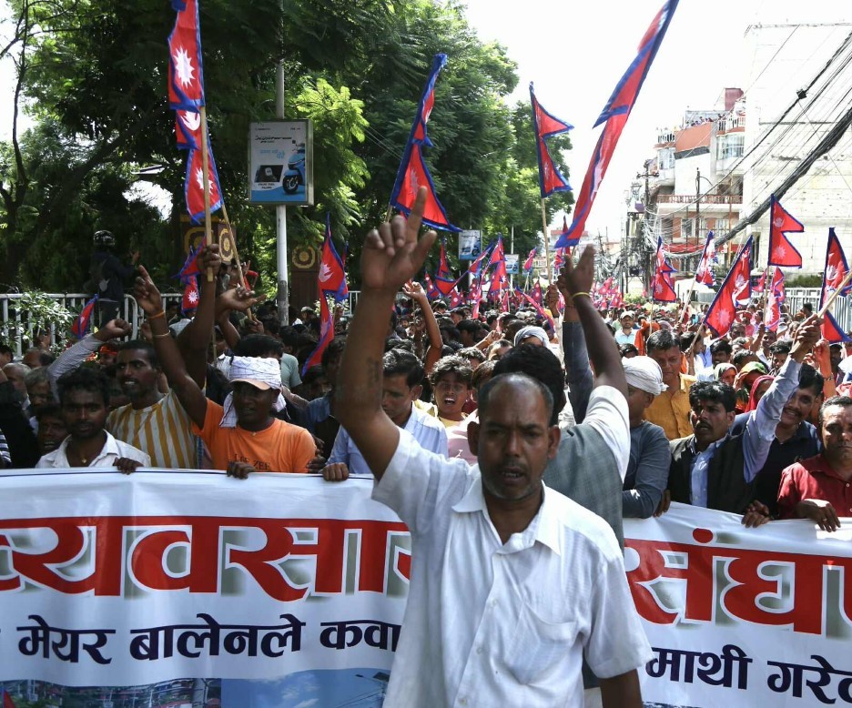 काठमाडौं महानगरविरुद्ध कवाड व्यवसायीको प्रदर्शन, अधिकार सुनिश्चित गर्न माग