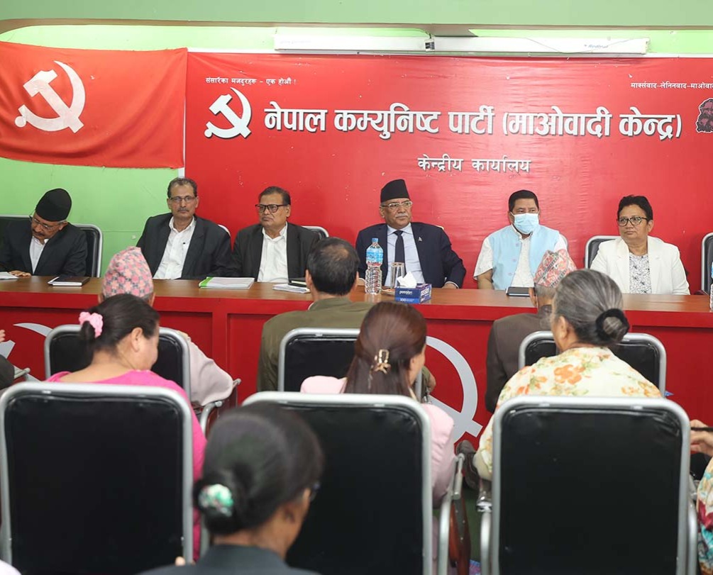 माओवादी स्थायी समिति बैठक बस्दै 