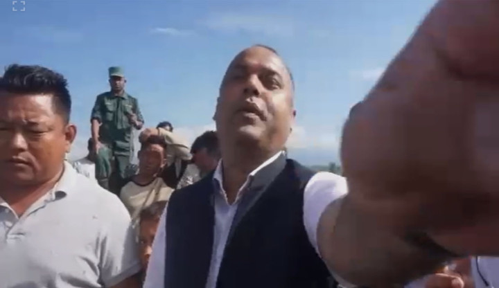 पत्रकारलाई भिडियो खिच्न सिडिओको रोक, क्रसर अनुगमनका बेला विवाद