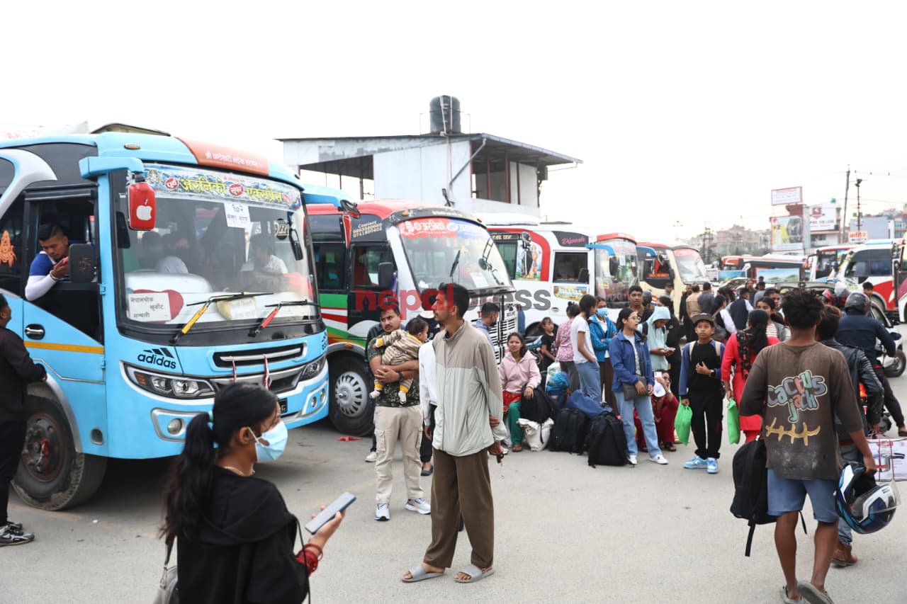 घटस्थापनापछि एक लाख ३८ हजार यात्रुले काठमाडौँ छाडे