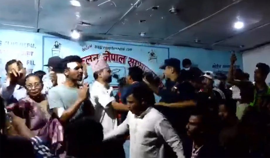 सुदन गुरुङको पत्रकार सम्मेलनमा विवाद, धकेलाधकेलपछि कार्यक्रम अवरुद्ध