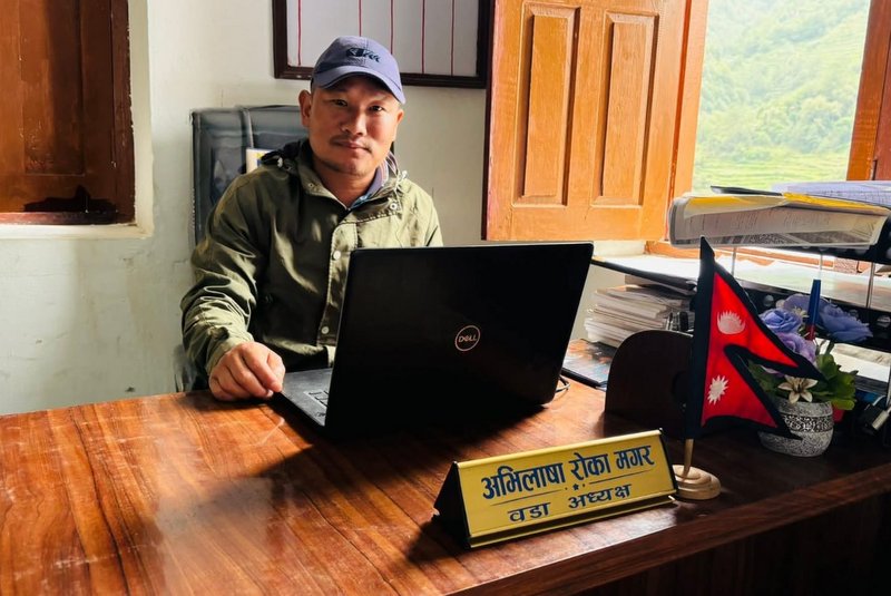 विकासप्रति असन्तुष्टि जनाउँदै वडाध्यक्षद्वारा कार्यालयको साँचो बुझाए