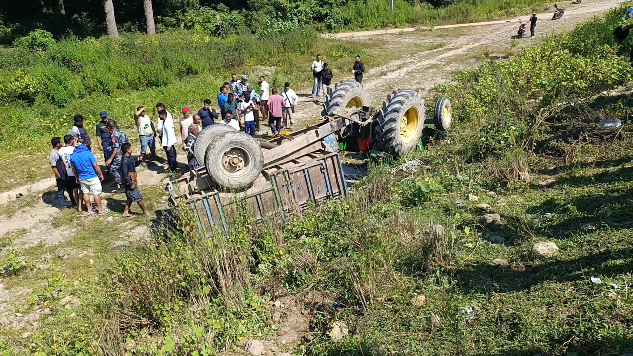 कैलाली ट्याक्टर दुर्घटना हुँदा तीन जनाको मृत्यु १२ जना घाइते
