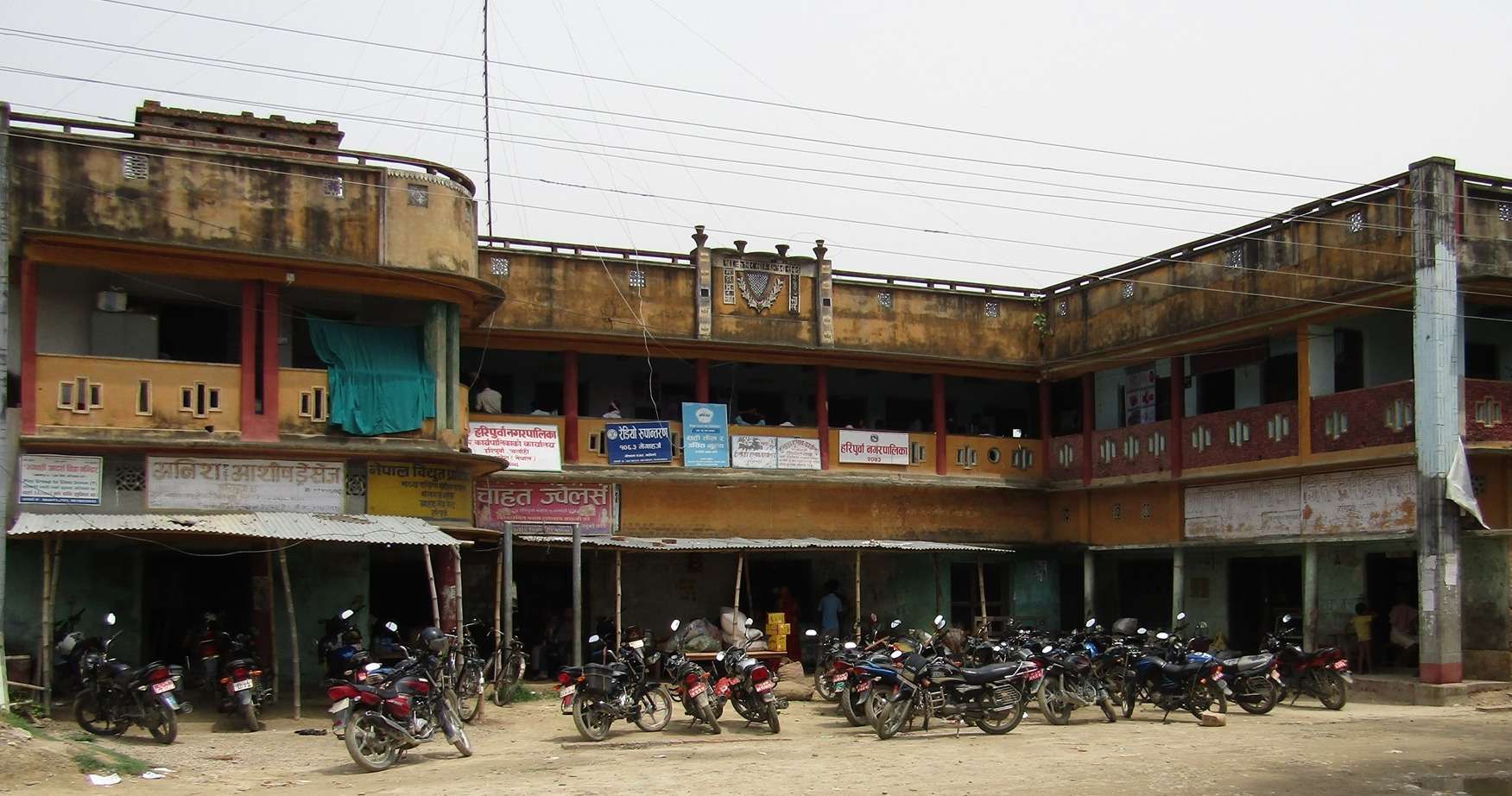 नगरप्रमुख र प्रमुख प्रशासकीय अधिकृतमाथि आक्रमणको प्रयास  नगरप्रमुख र प्रमुख प्रशासकीय अधिकृतमाथि आक्रमणको प्रयास