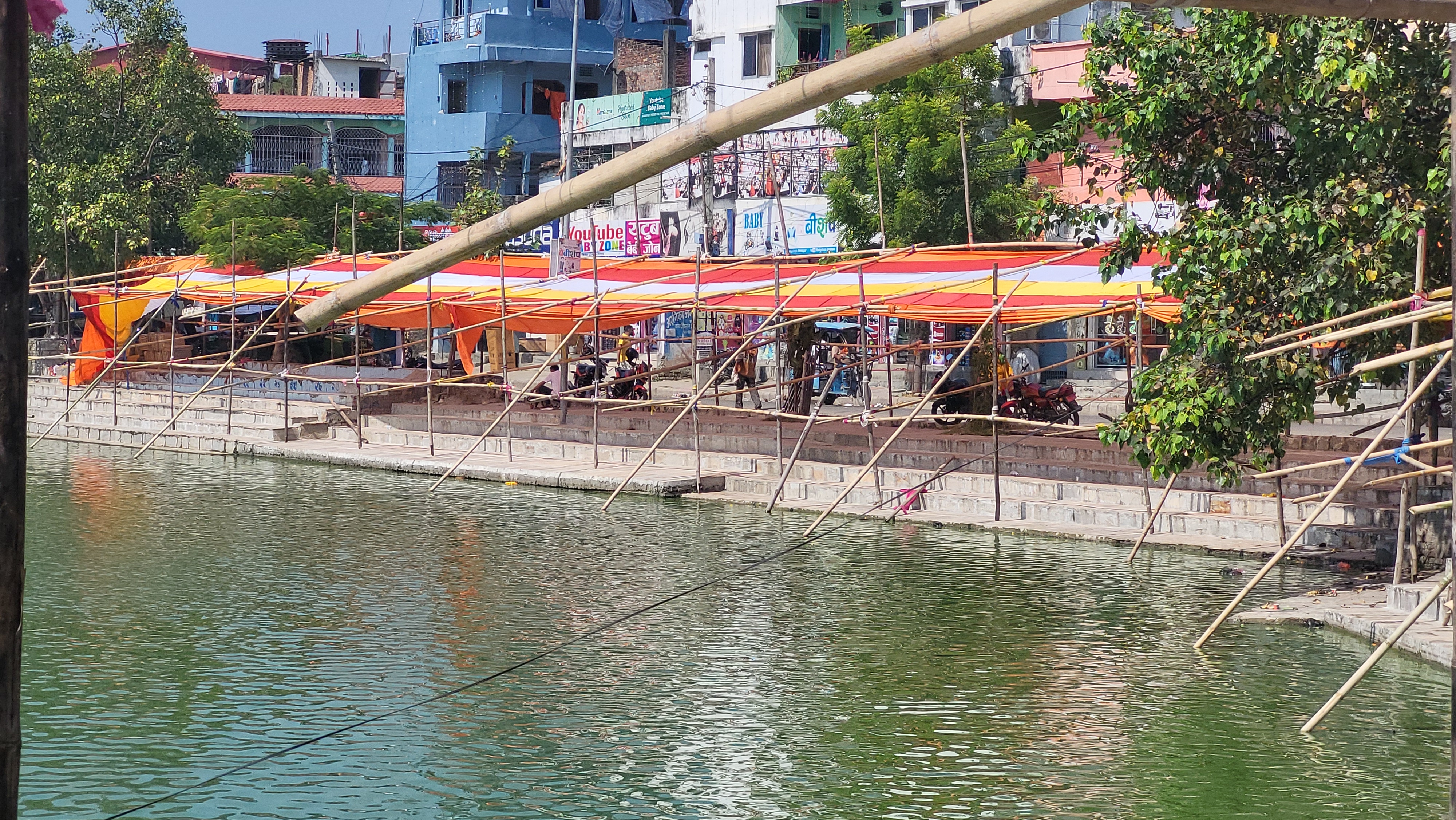 छठ पर्वको तयारी सुरू, पोखरी घाटहरु सजाइँदै
