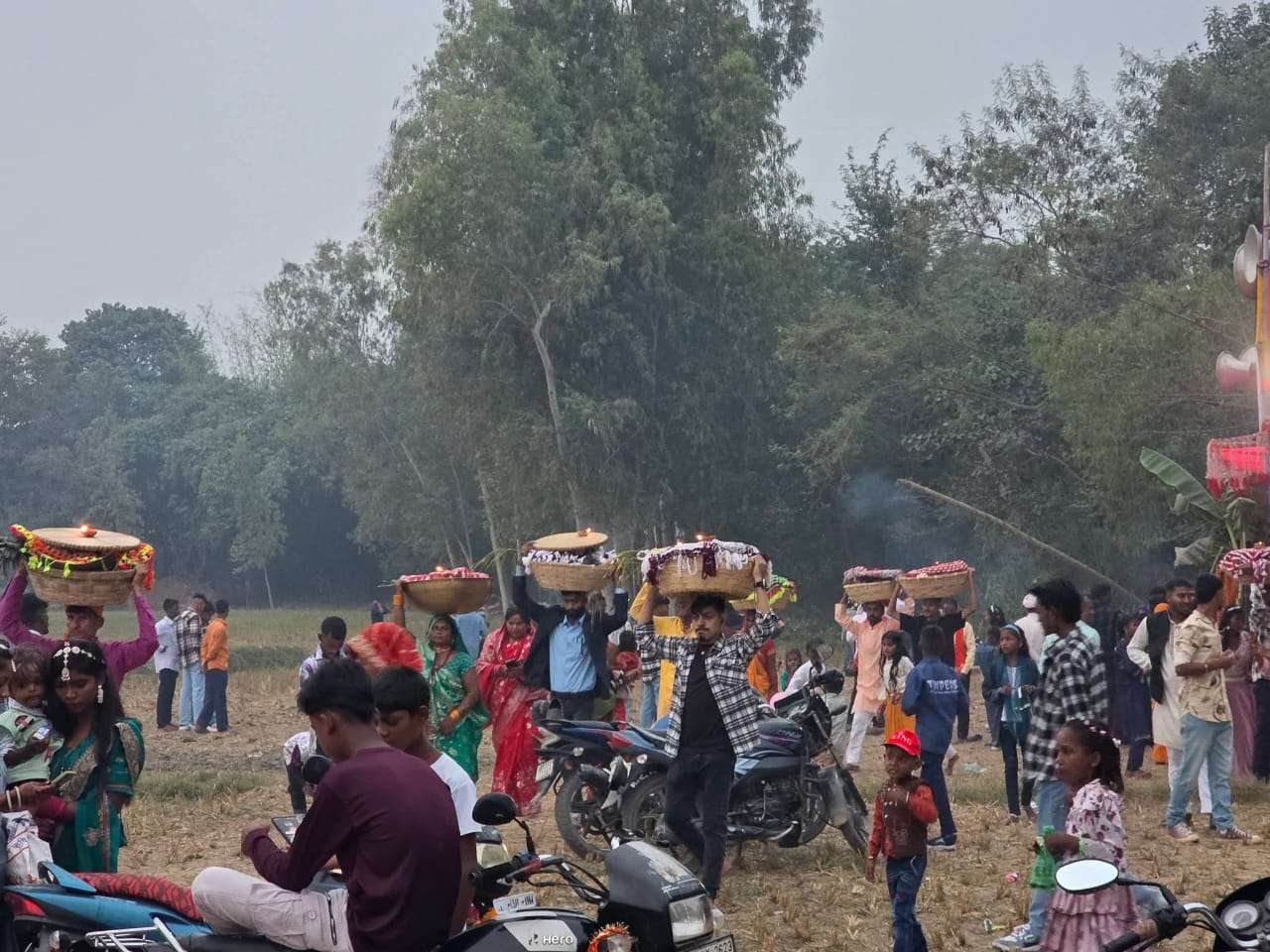 यस बर्षको छठ पर्व सकिएसँगै जलाशय सरसफाइ गरिँदै  यस बर्षको छठ पर्व सकिएसँगै जलाशय सरसफाइ गरिँदै