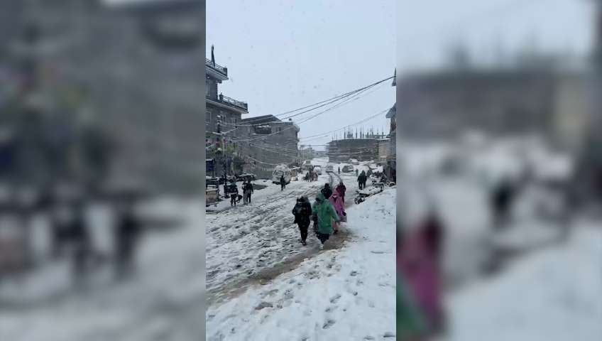 मुस्ताङमा भारी हिमपात भएपछि जनजिवन प्रभावित मुस्ताङमा भारी हिमपात भएपछि जनजिवन प्रभावित