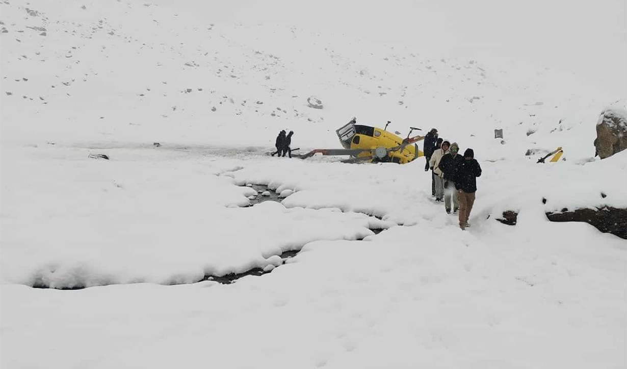 अल्टिच्युड एयरको हेलिकोप्टर दुर्घटनामा सकुशल रहेका पाइलट खड्कालाई काठमाडौं ल्याइँदै  अल्टिच्युड एयरको हेलिकोप्टर दुर्घटनामा सकुशल रहेका पाइलट खड्कालाई काठमाडौं ल्याइँदै