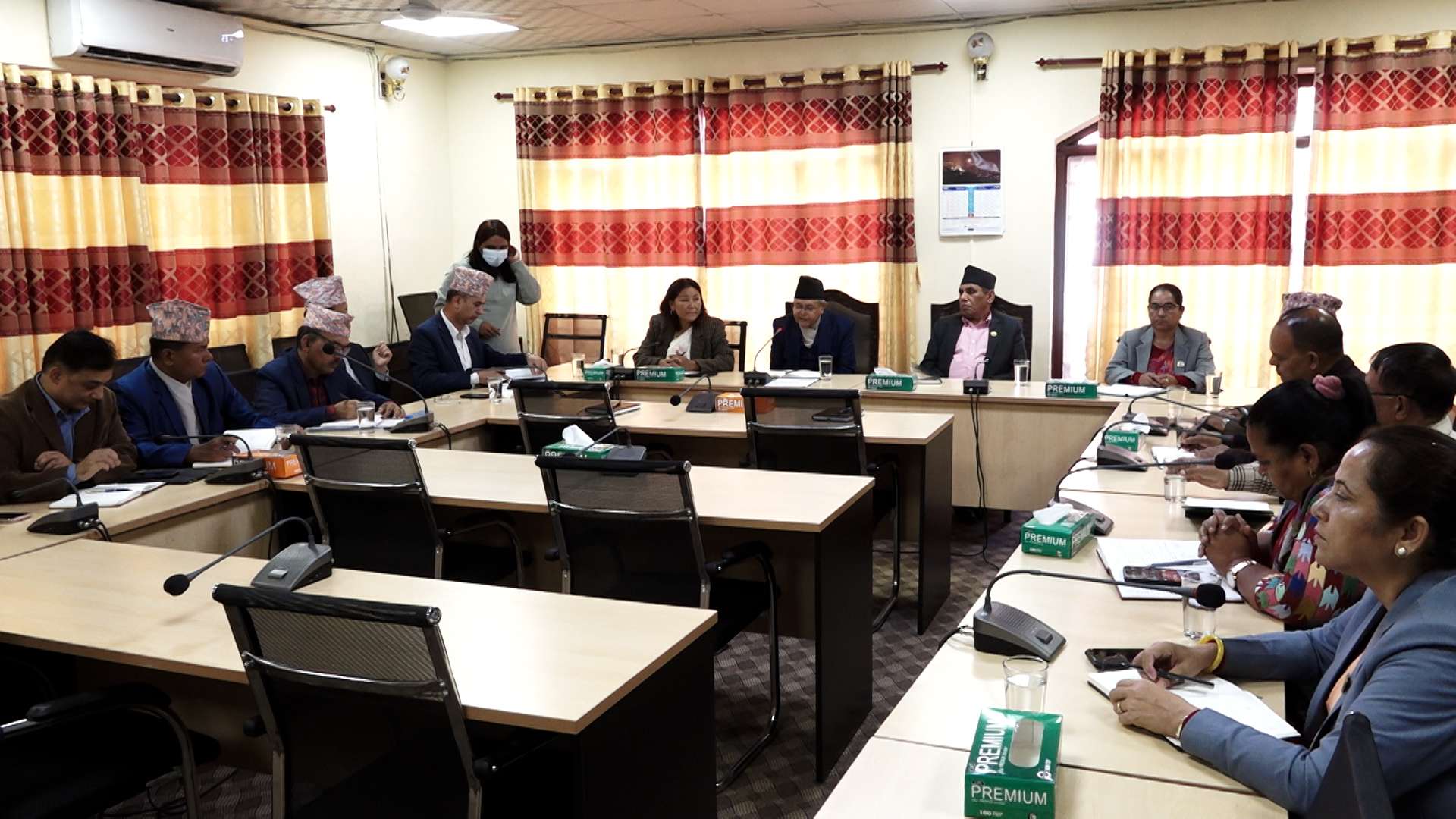 संघीय संसद र प्रदेश सभाका पदाधिकारीहरूको संयुक्त बैठक जारी संघीय संसद र प्रदेश सभाका पदाधिकारीहरूको संयुक्त बैठक जारी