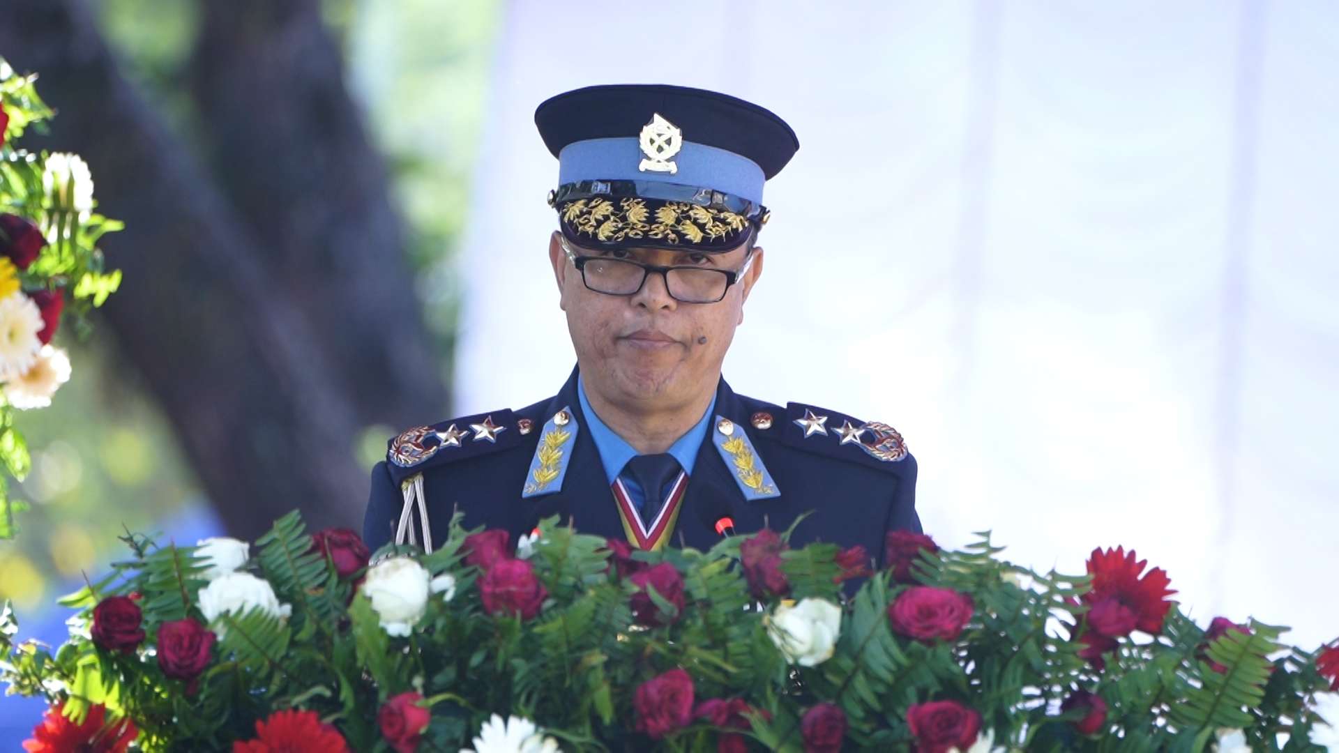 अवकास भएका प्रहरी महानिरीक्षक खापुङलाई विदेश भ्रमणमा रोक