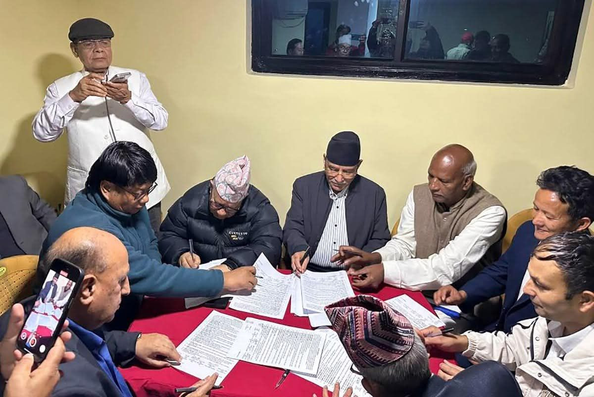 माओवादीसहित ९ पार्टीबीच आज एकता घोषणा हुँदै माओवादीसहित ९ पार्टीबीच आज एकता घोषणा हुँदै