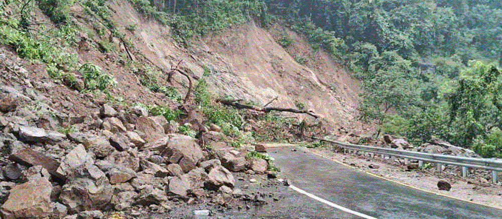 लगातार वर्षाले कान्तिलोकपथ ठप्प, वैकल्पिक बाटो प्रयोग गर्न आग्रह