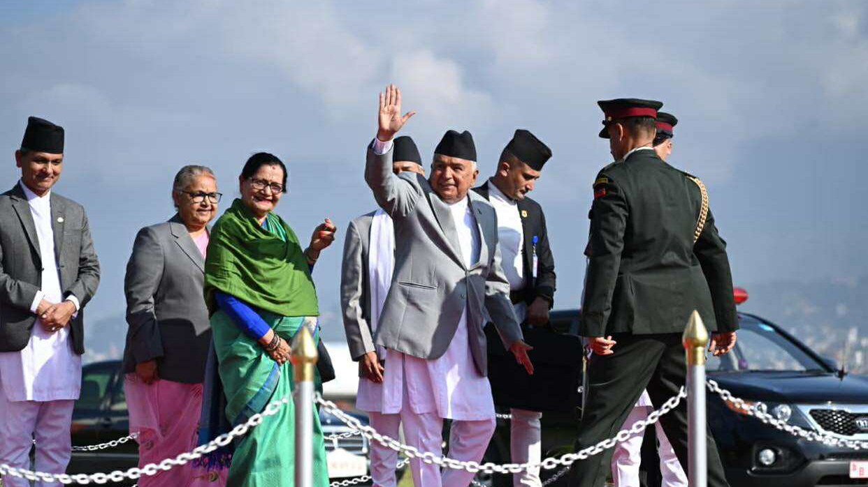 नेपाली प्रतिनिधिमण्डलको नेतृत्व गर्दै राष्ट्रपति पौडेल दोहा प्रस्थान