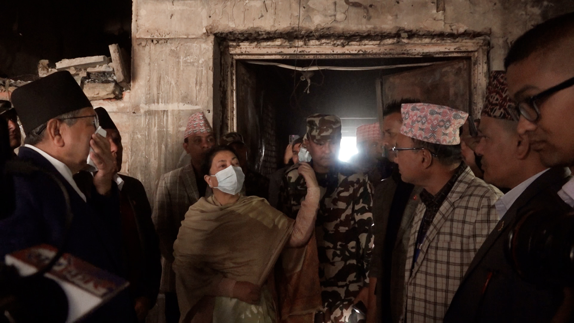 विद्या भण्डारीद्वारा क्षतिग्रस्त संसद भवनको अवलोकन विद्या भण्डारीद्वारा क्षतिग्रस्त संसद भवनको अवलोकन