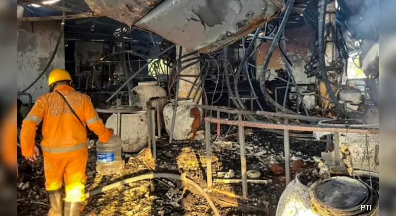 गोवाको नाइट क्लबमा आगलागी हुँदा ४ नेपालीसहित २५ जनाको मृत्यु गोवाको नाइट क्लबमा आगलागी हुँदा ४ नेपालीसहित २५ जनाको मृत्यु