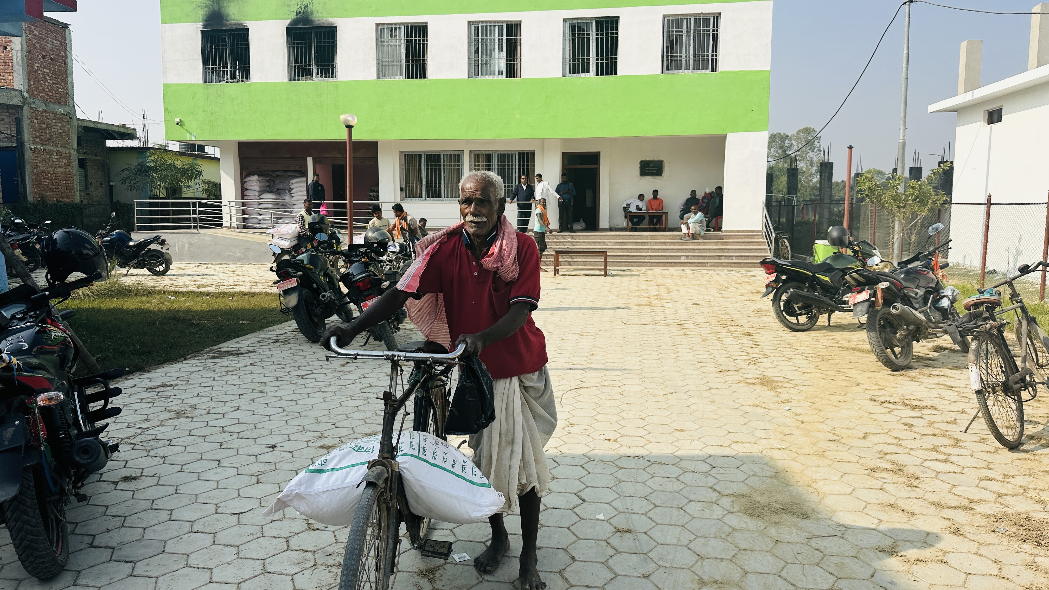 ५० प्रतिशत अनुदानमा औरहीका किसानलाई गहुँको बीउ वितरण ५० प्रतिशत अनुदानमा औरहीका किसानलाई गहुँको बीउ वितरण