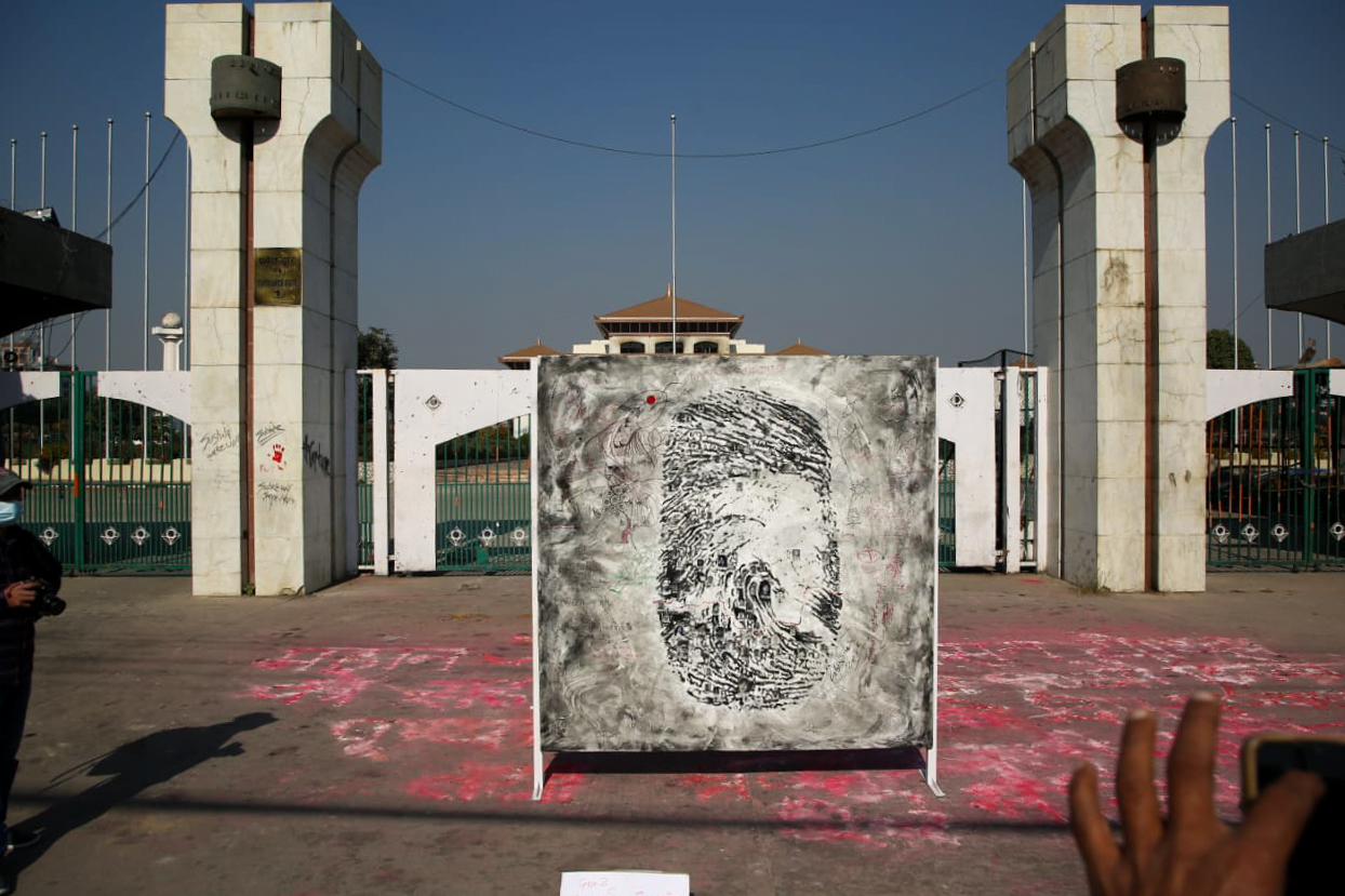 जेनजी आन्दोलनमा ज्यान गुमाएकाहरूको स्मृतिमा संसद भवन अगाडि विशेष पेन्टिङ प्रदर्शन