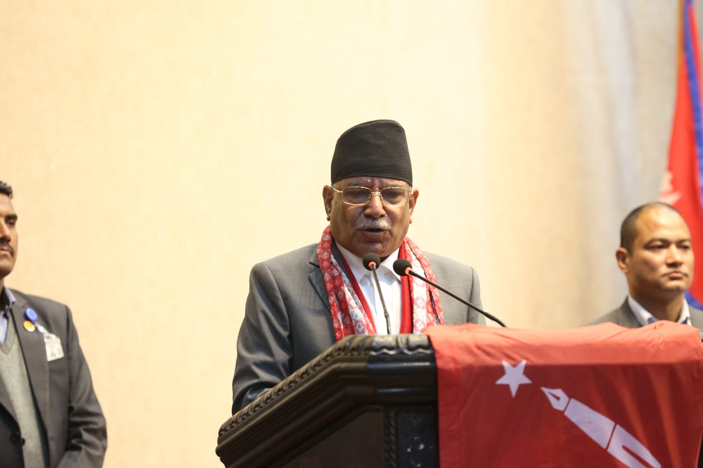 युवामाथि भ्रम फैलाउने राजा–महाराजाका आसेपासेः प्रचण्ड