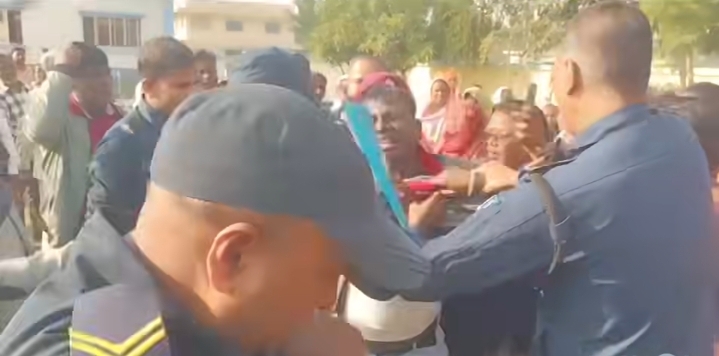 सर्लाहीमा बैंकका ऋणीद्वारा आत्मदाहको प्रयास, प्रहरीद्वारा उद्धार सर्लाहीमा बैंकका ऋणीद्वारा आत्मदाहको प्रयास, प्रहरीद्वारा उद्धार