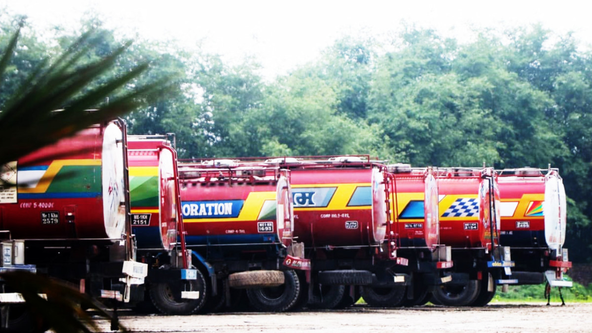 काँकरभिट्टाबाट छ महिनामा नौ अर्ब ७७ करोडभन्दा बढीको पेट्रोलियम पदार्थ आयात काँकरभिट्टाबाट छ महिनामा नौ अर्ब ७७ करोडभन्दा बढीको पेट्रोलियम पदार्थ आयात