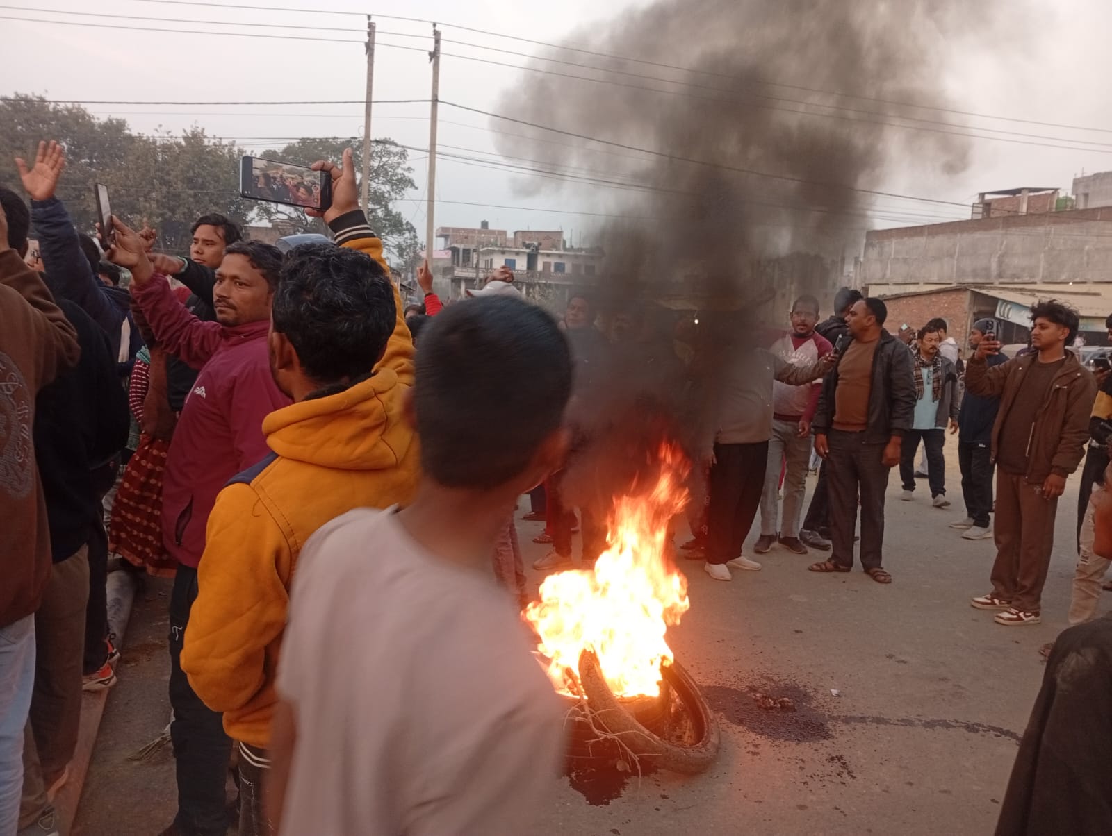 अस्पतालबाटै किशोरीको शव हराएपछि गोलबजारमा चक्का जाम