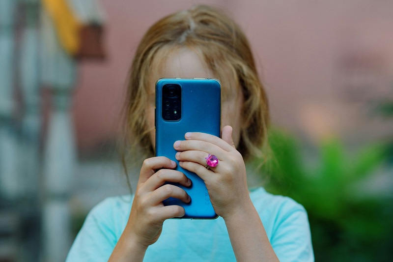 फ्रान्समा १५ वर्ष मुनिका बालबालिकालाई सामाजिक सञ्जालमा प्रतिबन्धको तयारी