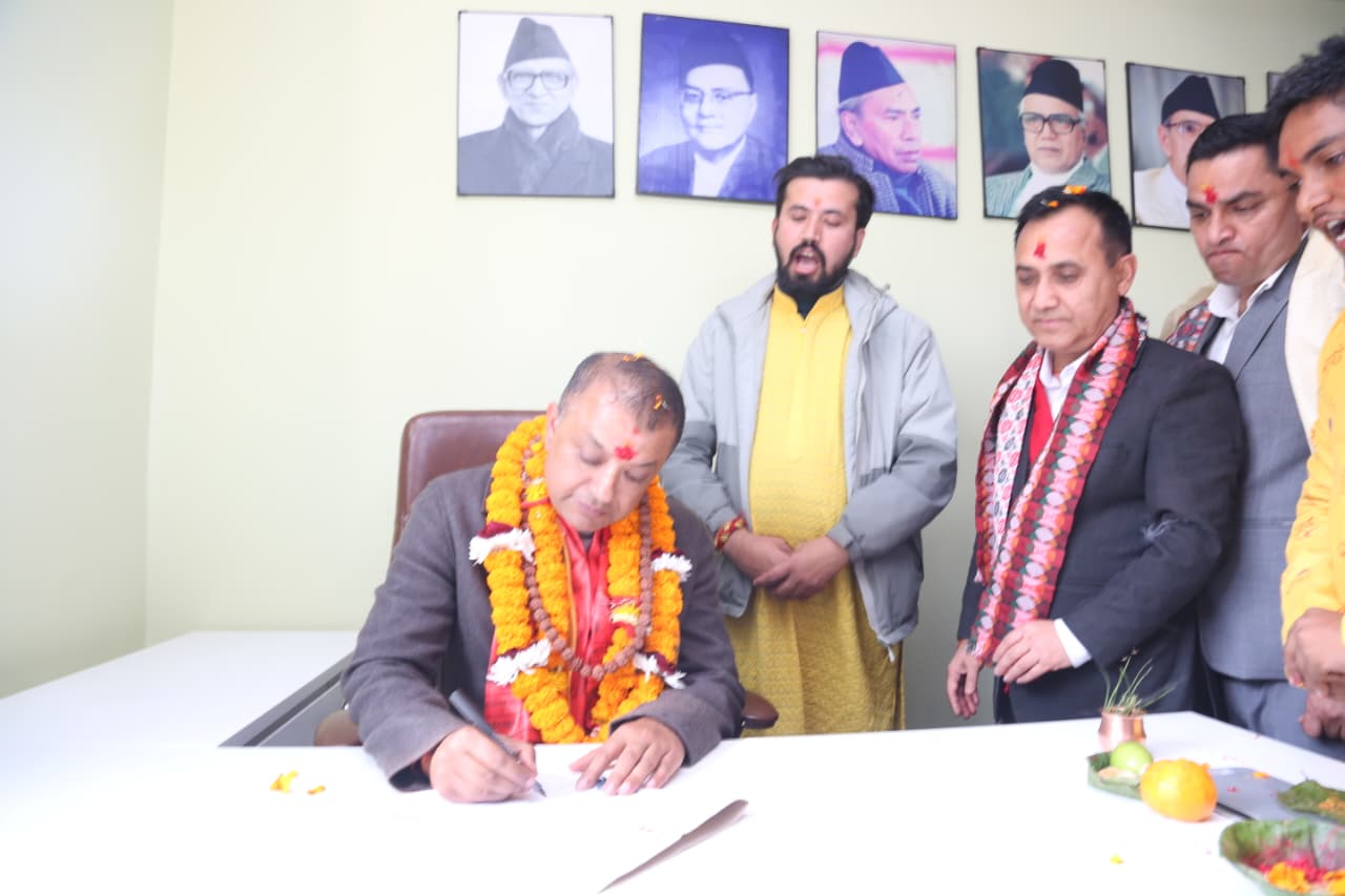 सानेपामा गगन थापाको पदबहाली, कांग्रेस केन्द्रीय कार्यालय खुलेपछि औपचारिक जिम्मेवारी सम्हाले सानेपामा गगन थापाको पदबहाली, कांग्रेस केन्द्रीय कार्यालय खुलेपछि औपचारिक जिम्मेवारी सम्हाले