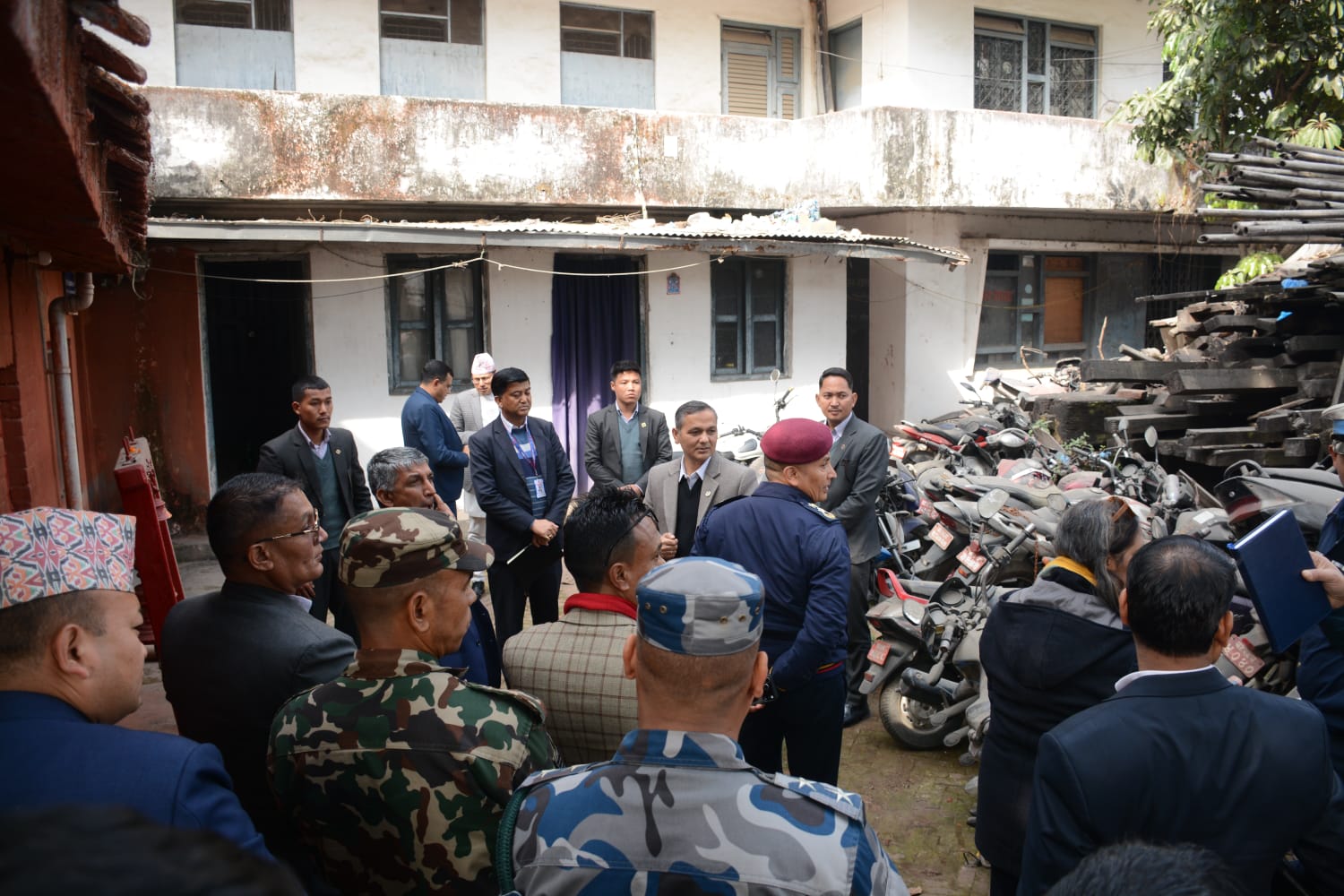सामाजिक सञ्जालमा भ्रम छर्नेलाई कानूनी दायरामा ल्याउन आदेश कुर्नु पर्दैनः गृहमन्त्री सामाजिक सञ्जालमा भ्रम छर्नेलाई कानूनी दायरामा ल्याउन आदेश कुर्नु पर्दैनः गृहमन्त्री