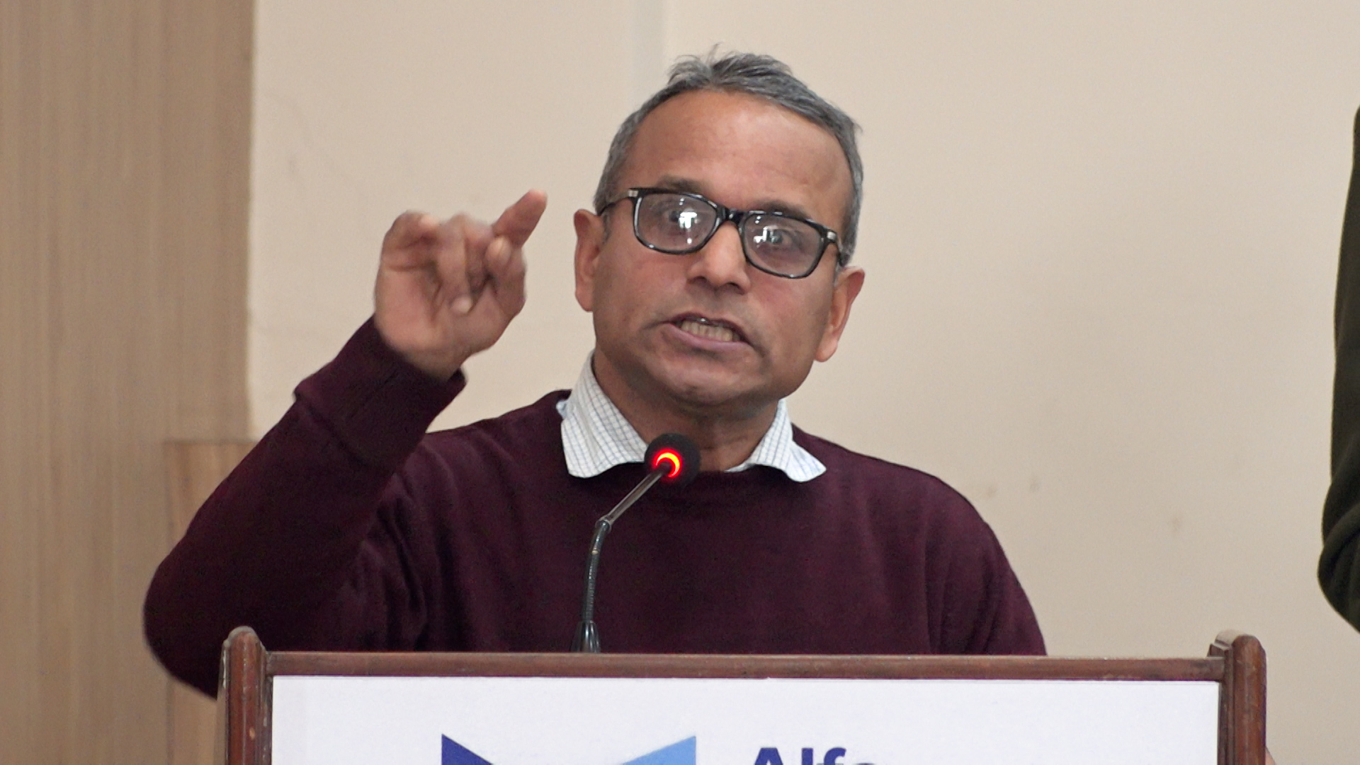 नयाँ दलहरुमा केही खास समूदायको मात्र वर्चश्व छ : विश्लेषक शाह नयाँ दलहरुमा केही खास समूदायको मात्र वर्चश्व छ : विश्लेषक शाह