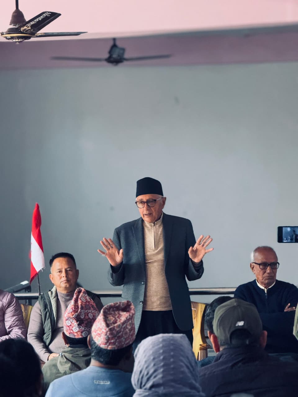 पार्टी फुटबाट जोगाउन आफूले मध्यमार्गी धार अपनाएको हो: शेखर कोइराला पार्टी फुटबाट जोगाउन आफूले मध्यमार्गी धार अपनाएको हो: शेखर कोइराला