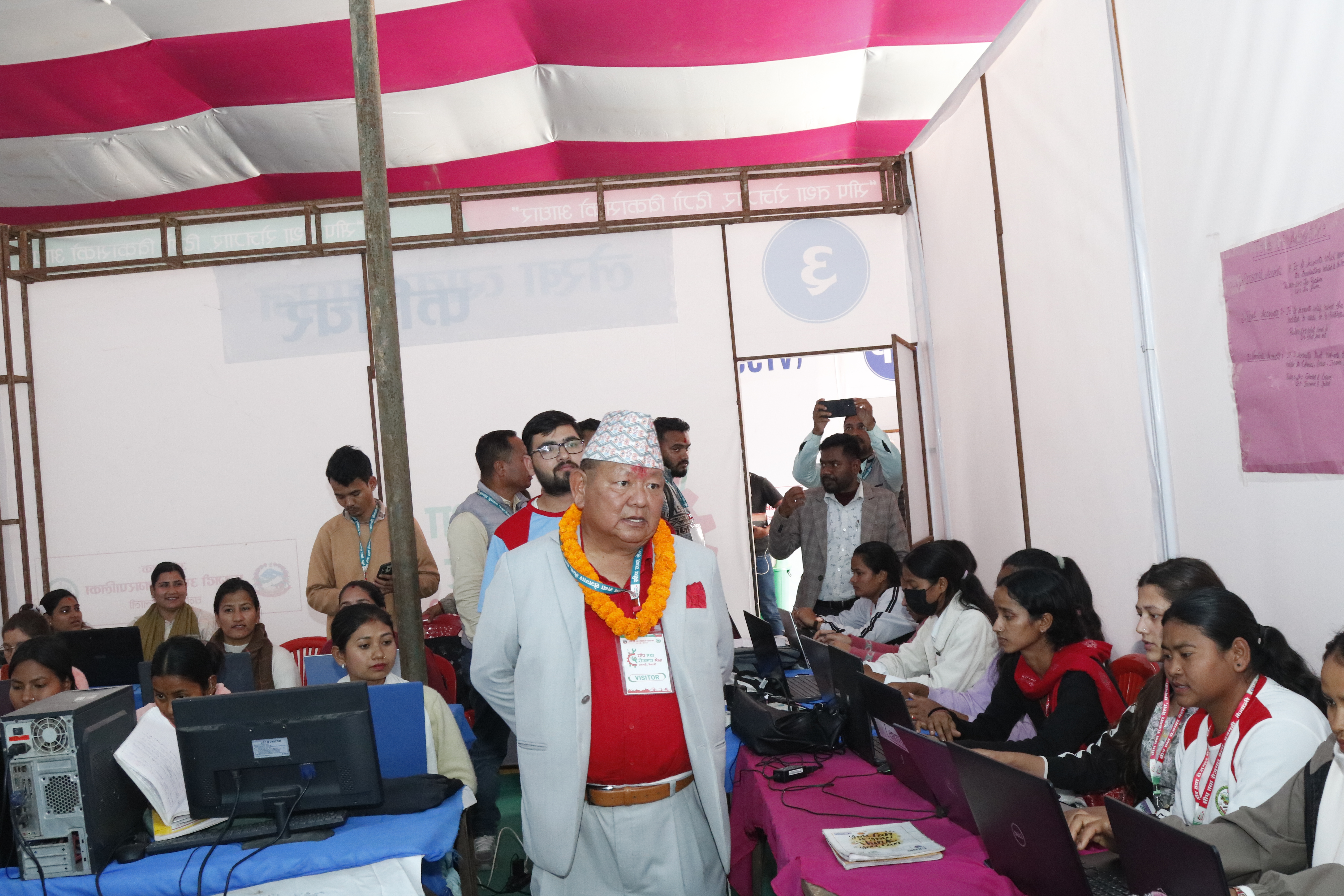 युवालाई स्वरोगार बनाउन सीपमूलक कार्यक्रमलाई प्राथमिकता दिनु पर्छ : नेता आले युवालाई स्वरोगार बनाउन सीपमूलक कार्यक्रमलाई प्राथमिकता दिनु पर्छ : नेता आले