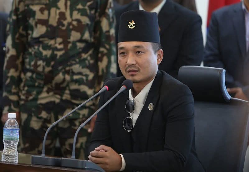 गृहमन्त्री सुधनको एक्सन: ओली र लेखकसहित ४ जनाविरुद्ध पक्राउ पुर्जीको तयारी गृहमन्त्री सुधनको एक्सन: ओली र लेखकसहित ४ जनाविरुद्ध पक्राउ पुर्जीको तयारी