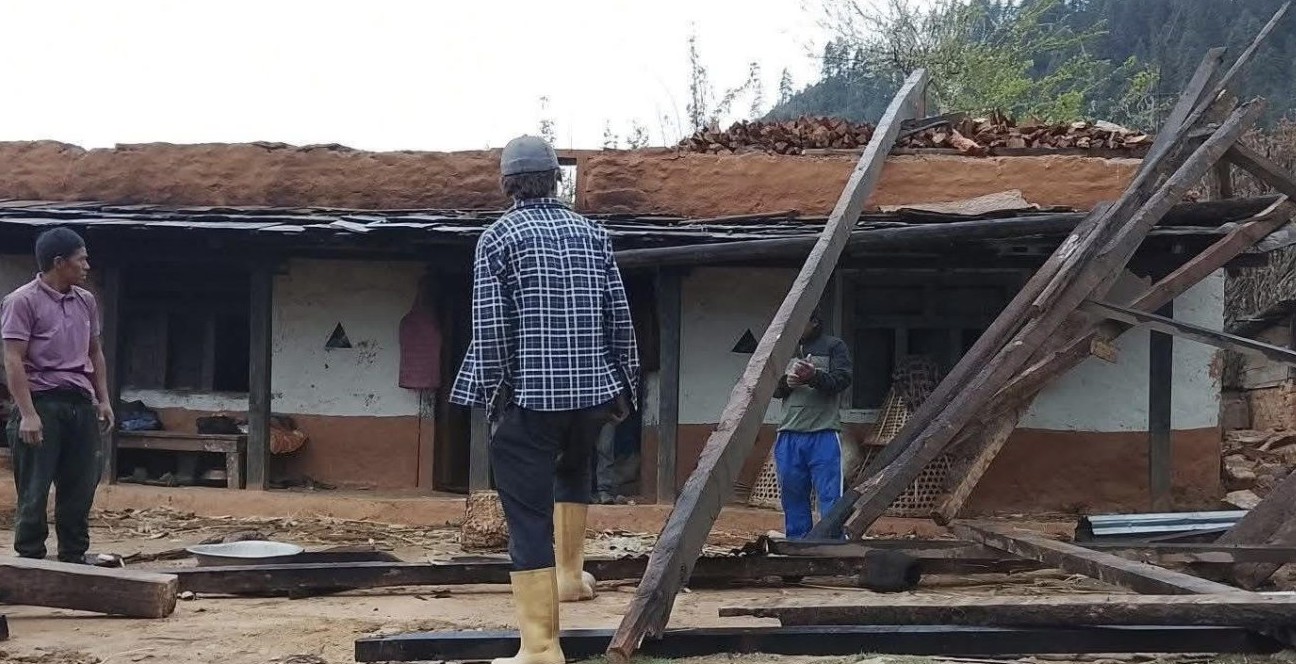 रामेछाप र दोलखामा हावा हुरीले पुर्यायो क्षति