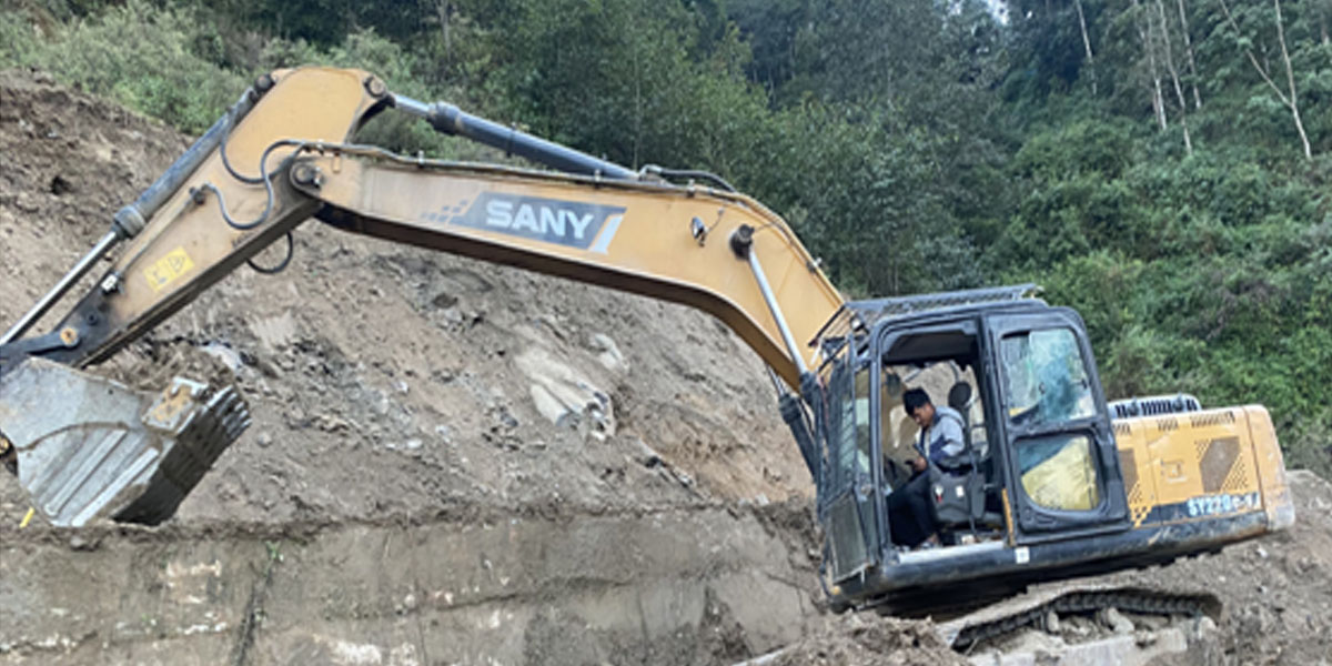 सवारीसाधान आवागमनमा रोक लगाएर  धुलिखेल–खावा सडक स्तरोन्नति थालियो