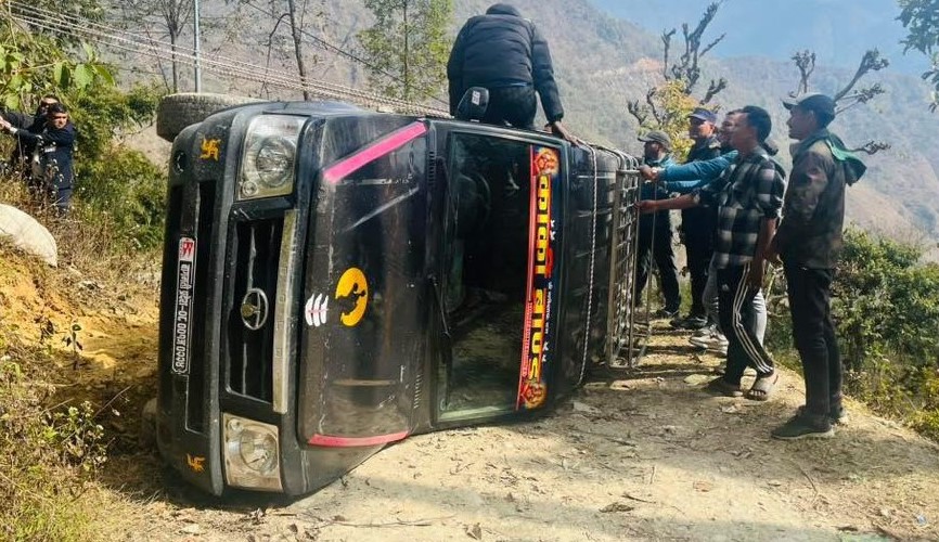 रामेछापमा यात्रुवाहक सुमो दुर्घटना, तीन गम्भीरसहित ६ जना घाइते